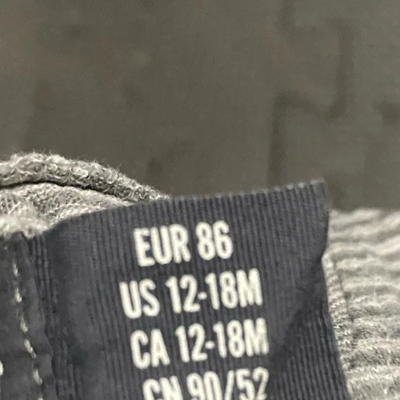 H&M Boys. Jeans with Suspenders. Cardigan and Striped Shirt. Size 12-18 months - Picture 9 of 9